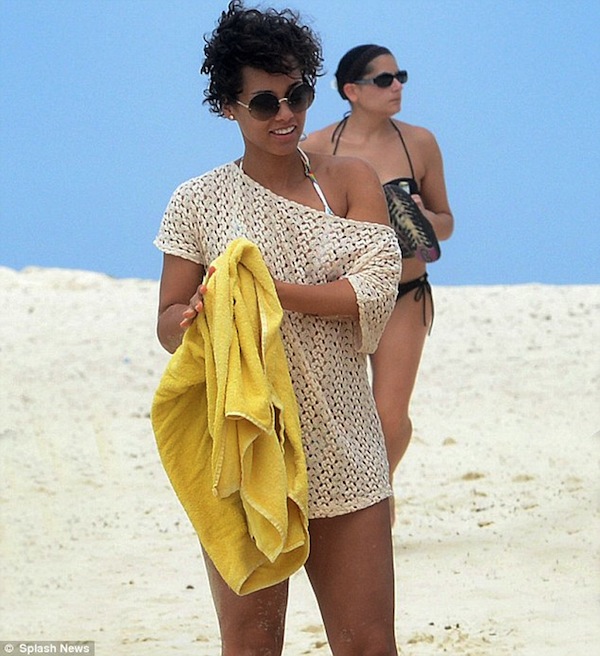 Alicia Keys in Bahamas. Photo credit not found. TravelSeeLove.com does not claim any rights whatsoever to this photo.